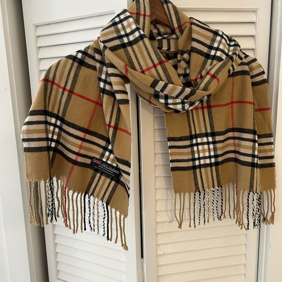 Classic Tan Plaid 100%Cashmere Scarf - Picture 5 of 6